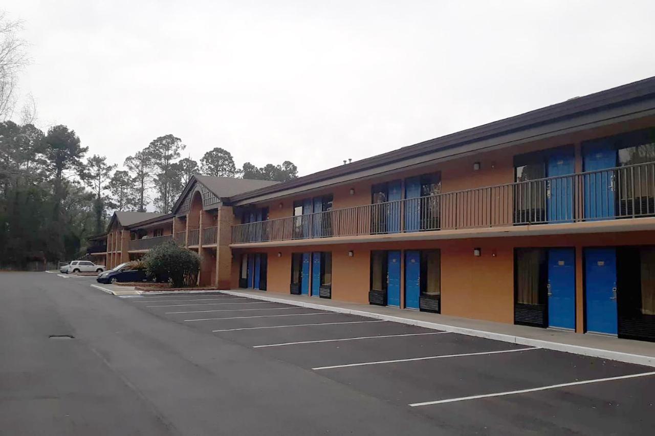 Super Value Inn Valdosta Exterior photo